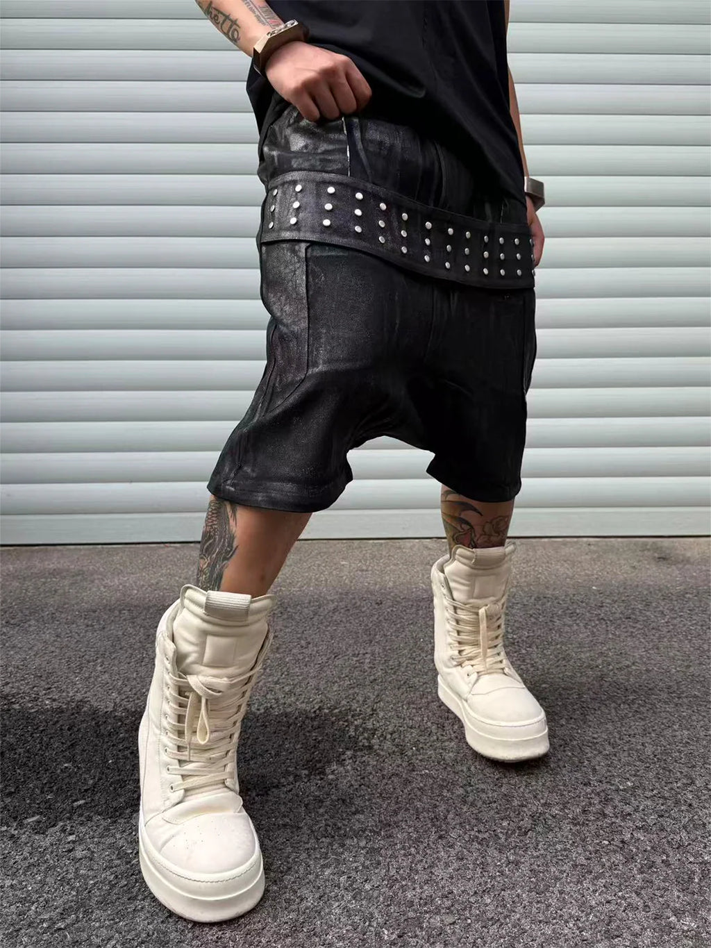 Disark Hot Stamped Rivet Strap Shorts-Black