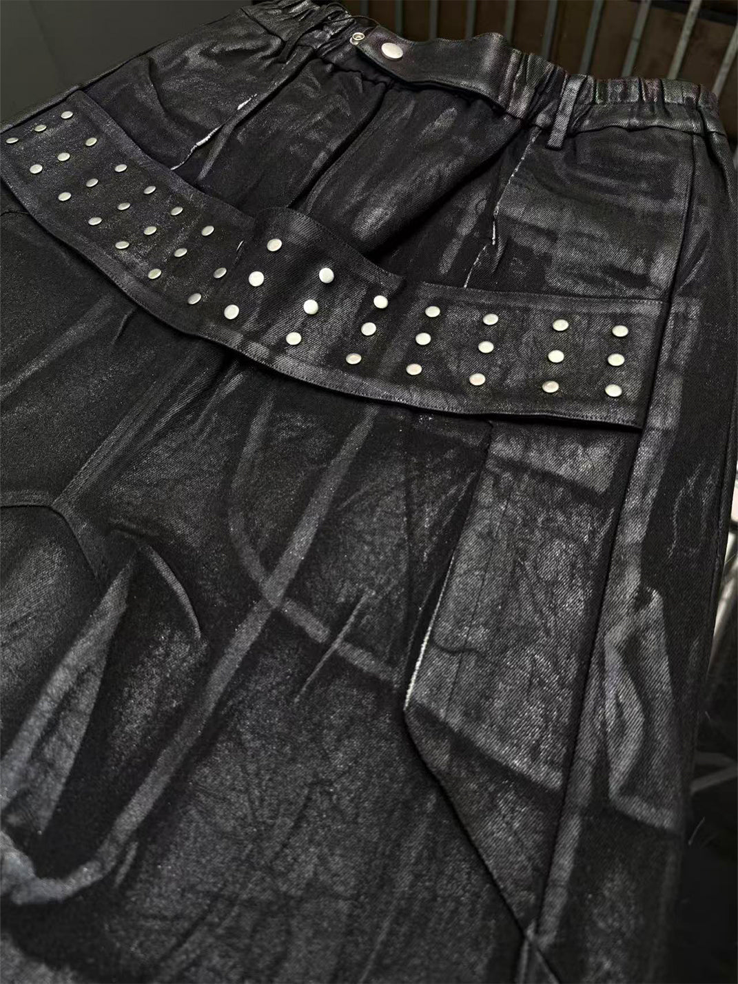 Disark Hot Stamped Rivet Strap Shorts-Black