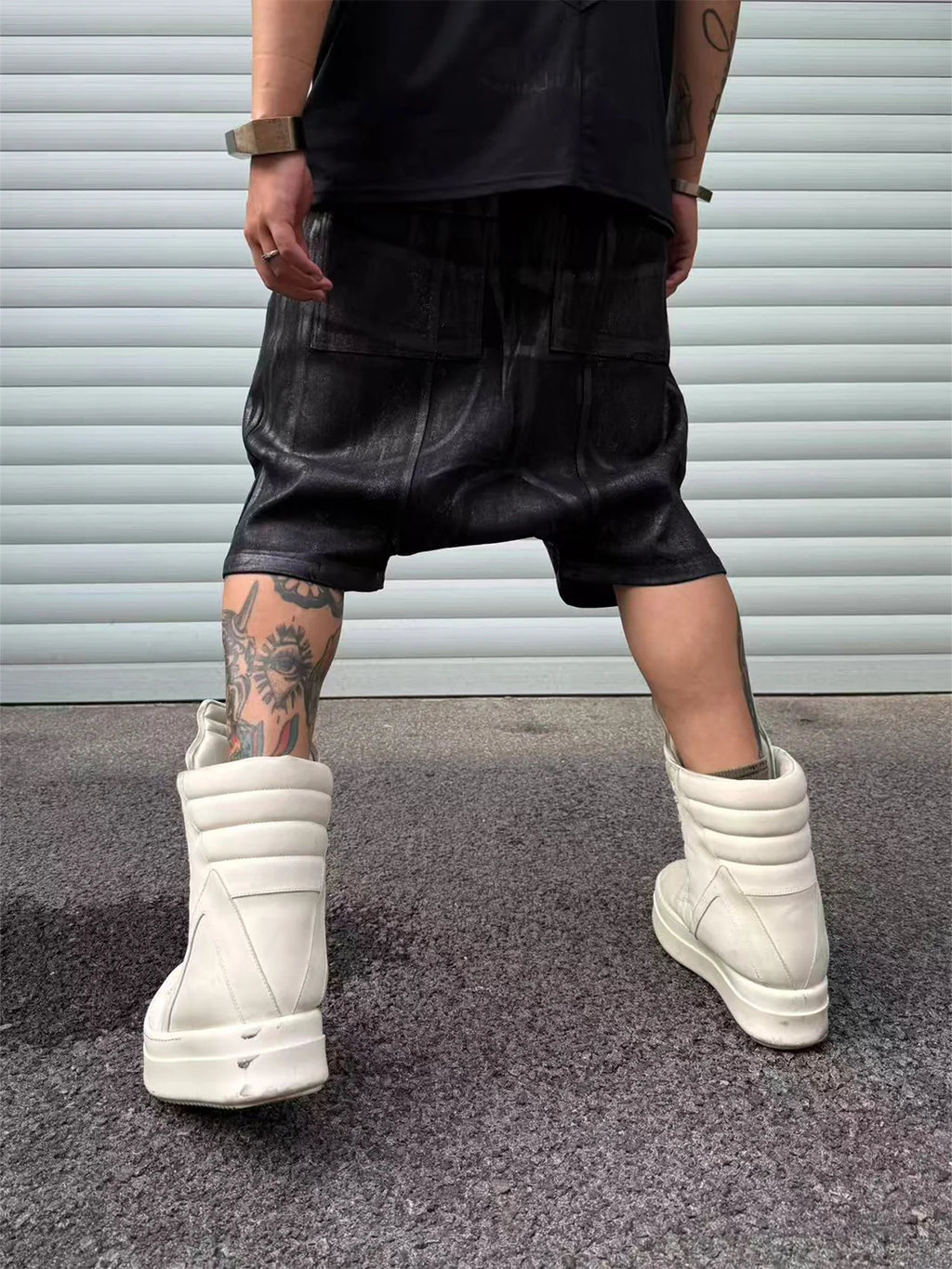 Disark Hot Stamped Rivet Strap Shorts-Black