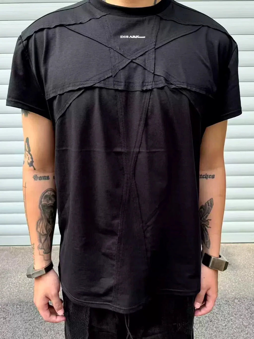 Disark Strap Rivet Short Sleeve T-Shirt