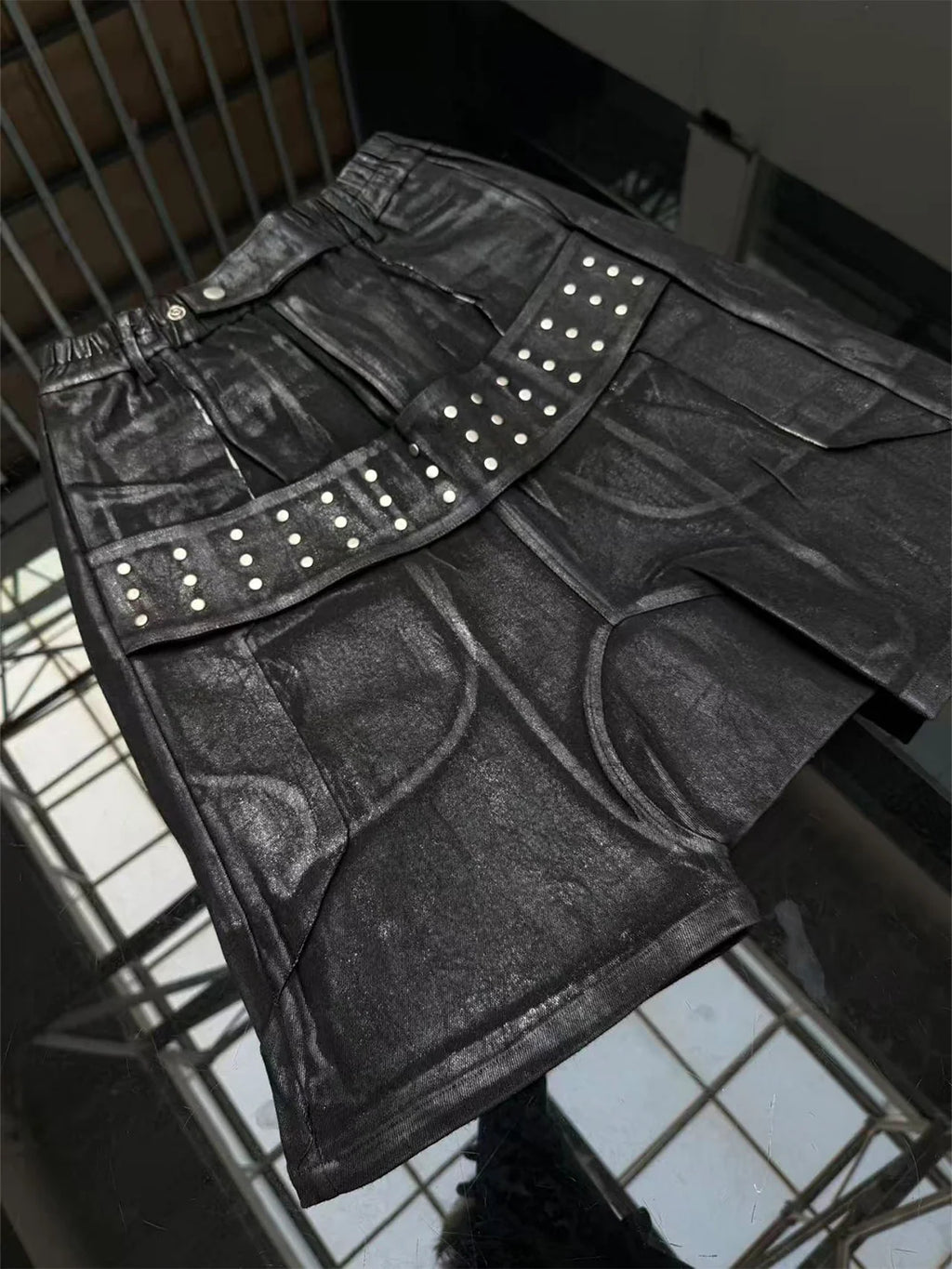 Disark Hot Stamped Rivet Strap Shorts-Black