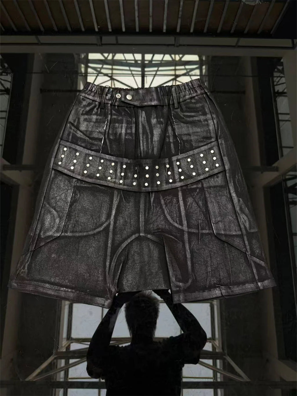 Disark Hot Stamped Rivet Strap Shorts-Black