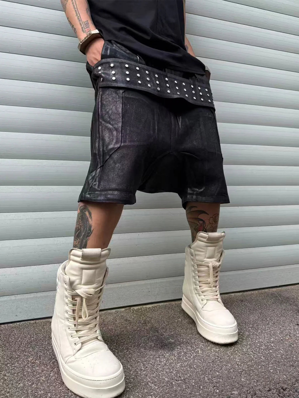 Disark Hot Stamped Rivet Strap Shorts-Black
